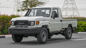 Neuf/Occasion 2024 pour LAND CRUISER LC79 2.8L <4L Euro IV, 6 places, 4x4, Diesel, Automatique, Sièges en cuir, Intérieur foncé - Product Image 2