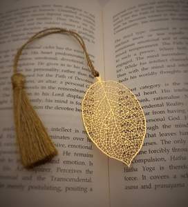 Marcapáginas de Metal Elegante, Accesorio Literario Sofisticado que Complementa Libros de Tapa Dura, Tapa Blanda y de Referencia - Product Image 4