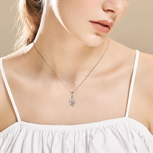Collier pendentif torsadé en moissanite VVS de 0,50 carat (5 mm) de qualité supérieure, chaîne à maillons en argent sterling 925 pur plaqué or, tendance pour femme - Product Image 5