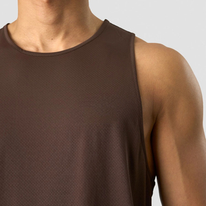 Débardeur athlétique personnalisé pour hommes, haut respirant en polyester et spandex, haut d'entraînement de sport, débardeur personnalisable de grande taille - Product Image 3