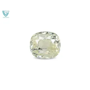Saphir Jaune Naturel (Pukhraj) de 8,09 Carats avec Taille Ovale Facettée, Clarté VVS, Couleur Rouge Gemme - Product Image 1