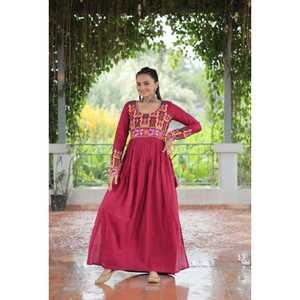 คอลเลคชั่น SUPER NAVRATRI 2025 ชุดสตรีแบบ SALWAR KAMEEZ สำหรับงาน GARBA FESTIVAL ทำจากผ้าฝ้าย สำหรับงานปาร์ตี้ สีสันทันสมัย - Product Image 1