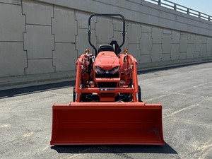 รถแทรกเตอร์คูโบต้า L3302 HST 4WD ดีเซล เกียร์อัตโนมัติ พร้อมที่ตักดิน สำหรับใช้งานในฟาร์ม ขาย - Product Image 3