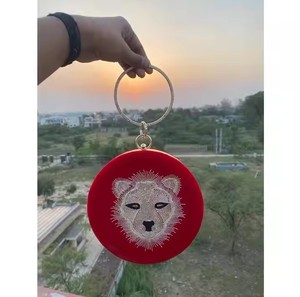 กระเป๋าคลัทช์ปักลายสำหรับสตรีทรงคอมโพสิตสีงานปาร์ตี้ตอนเย็นลวดลายลูกอมแฟชั่นคลาสสิก - Product Image 1