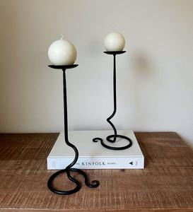 Bougeoir en métal avec look royal et vernis de qualité supérieure pour les halls d'hôtel et le style de décoration de fête de luxe - Product Image 6