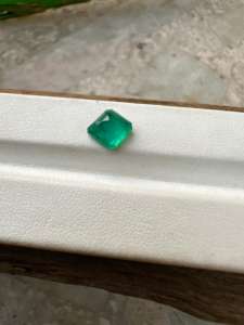 มรกตธรรมชาติจากแซมเบีย ขนาด 1.69 กะรัต ทรงเหลี่ยม 7 มม. ความเงางามดี สำหรับทำเครื่องประดับ ได้รับการรับรองจาก IGI - Product Image 4