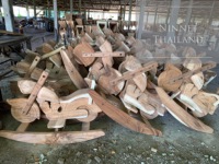 Artisanat populaire artisanal : Boîte à bascule et panneau mural en bois de teck sculpté, fabriqués en teck durable