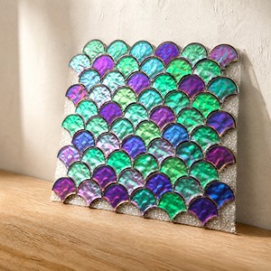 Tuile de mosaïque en verre marocain à effet écaille de poisson, finition brillante mate irisée bleu vert arc-en-ciel, pour crédence de salle de bain et décoration murale de cuisine - Product Image 5