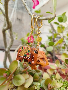 พวงกุญแจไม้รูปช้างทำด้วยมือหลากหลายลายเพ้นท์ด้วยมือเสน่ห์ที่ไม่เหมือนใครของขวัญคู่รักสัตว์น่ารักของขวัญเทศกาลดิวาลี - Product Image 2