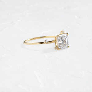 Anillo DE BODA corte Asscher para mujer con moissanita de racimo elegante Categoría de producto única - Product Image 4