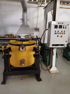 Fourneau à fusion de déchets d'aluminium à gaz de haute qualité, 700 kg, avec pompe hydraulique inclinable, état d'occasion, prix raisonnable - Product Image 4