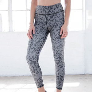 Leggings de yoga personnalisés, pantalon de levage pêche sans couture, tissu extensible respirant à séchage rapide, approvisionnement d'usine OEM/ODM. - Product Image 4