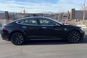 Tesla Model S Signature Performance 2012 Usado Premium ~6,600 Millas - Product Image 2