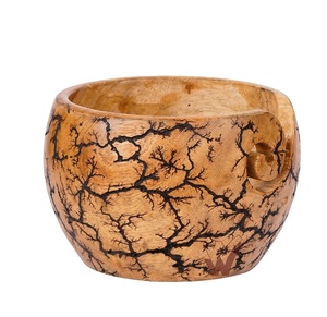 Bol à laine en bois sculpté à la main avec figurine Litchenberg 6 x 4, magnifique bol de rangement pour laine en bois de hêtre antique de 8 pouces, fait à la main, de qualité supérieure - Product Image 1