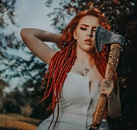 Hacha Vikinga con Runas Grabadas a Mano, Regalo Personalizado, Hacha Vikinga de Acero al Carbono Forjado, Hacha Pequeña con Funda de Cuero Genuino