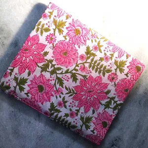 Tissu en coton écologique imprimé à la main Sanganeri, motif floral rose et blanc, pour la décoration intérieure et la tapisserie - Product Image 6