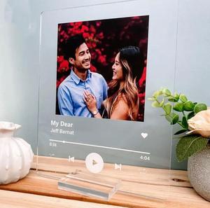 Marco de fotos personalizado con temática de reproductor de música personalizable para recuerdos preciados y regalos únicos - Product Image 2