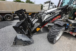 Hidromek HMK102B รถตักเครื่องยนต์ดีเซล Kubota รุ่น2020ที่มีระบบเกียร์และเกียร์ประสิทธิภาพสูง - Product Image 4