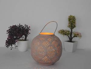 Estilo moderno Mini flor hecha a mano en relieve Metal negro T-Light linterna colgante forma de bola linterna colgante decorativa elegante votiva - Product Image 6