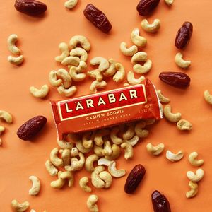 Barres aux fruits et aux noix Larabar Cashew Cookie, sans gluten, végétaliennes, 1,7 oz, 18 unités - Product Image 2
