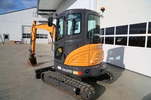 Mini-excavatrice sur chenilles Case CX37C, moteur diesel, capacité de la benne de 0,12 m³, équipement de construction jaune - Product Image 5