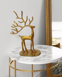 Élégant décor de table renne doré Accent de luxe pour la maison affichage de noël bureau ou style de célébration festive - Product Image 2
