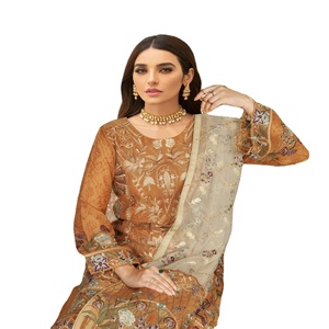 ชุดปาร์ตี้ผ้าชีฟอง3ชิ้นงานปักที่หรูหราทำด้วยมือสำหรับผู้หญิงเสื้อผ้าอินเดียและปากีสถานโดย Ramsha Nayab - Product Image 1