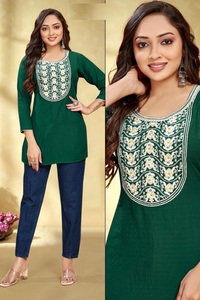 Tela de rayón elegante de viscosa pesada con bordado blanco Moti Work para ropa india y pakistaní - Product Image 2