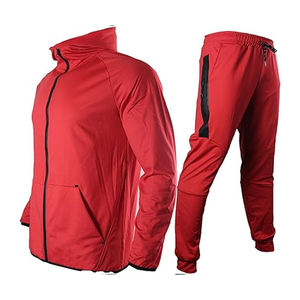 Fabriqué en tissu polyester respirant de haute qualité avec évacuation de l'humidité Costume de sport à la mode pour homme - Product Image 1