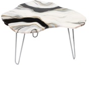 Table basse moderne avec structure en métal et bois et design triangulaire en bois, mobilier écologique pour la maison