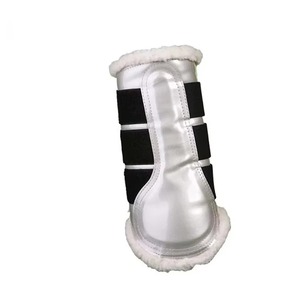 Bottes de protection pour chevaux en fourrure blanche, bottes de cheval en polaire blanche avec paillettes, fabricant de bottes de protection pour les jambes des chevaux au Pakistan - Product Image 2