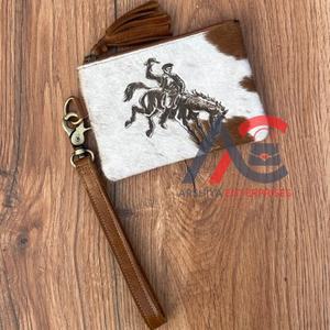 กระเป๋าคลัทช์สำหรับผู้หญิงหนังแท้แบบตะวันตกมีพู่ประดับด้วยเลเซอร์กระเป๋าคลัทช์หนังวัวสินค้ามาใหม่2024 - Product Image 1