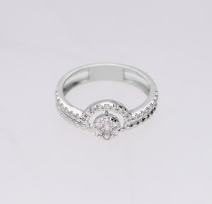 แหวนเพชรธรรมชาติสีทองทูโทน14K ที่มีการออกแบบสองแถบตรงกลางทรงกลมโดยเน้นเพชรและลูกปัด - Product Image 4