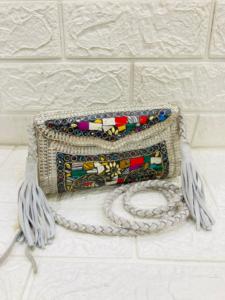 Embrague de mosaico de metal hecho a mano de diseñador para damas, accesorio nupcial de noche exclusivo con patrón de piedra, estilo de moda hecho en India - Product Image 4