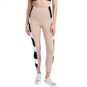 Leggings Deportivos de Buena Calidad para Mujer en Diferentes Tallas, Hechos en Pakistán - Product Image 1