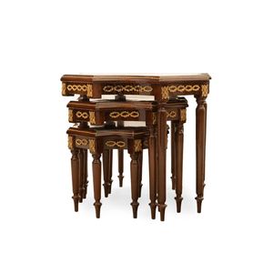 Ensemble de tables de service gigognes classiques de luxe en bois avec design octogonal et accents décoratifs dorés sculptés à la main - Product Image 2