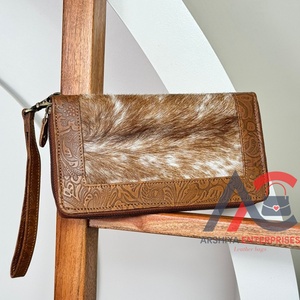 กระเป๋าสตางค์ผู้หญิงลายนูนลายดอกไม้วินเทจหนังแท้ใส่โทรศัพท์และบัตรเครดิตแบบตะวันตก - Product Image 1