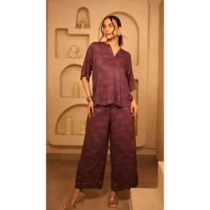 ชุดเซ็ตสองชิ้นสีม่วง Stardust สไตล์โบฮีเมียน คอลเลคชั่นใหม่ เอวสูง ไซส์ XS สำหรับผู้หญิง ผ้าเครป เสื้อคอวี แขนสามส่วน - Product Image 2