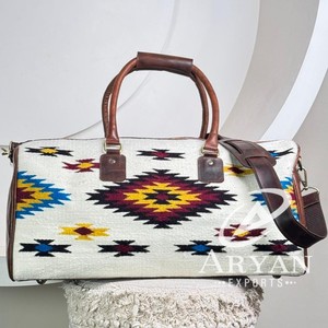 Fabricant de sacs polochons tendance en cuir aztèque à grande selle Sac de voyage en cuir véritable pour sacs de nuit de week-end unisexe - Product Image 1