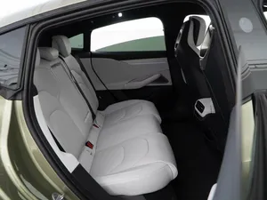 2024 X I 0 A M I SUJ-7 I Performance Eléctrico de Bajo Kilometraje, Motor Automático, Batería de Litio, Techo Panorámico, Aleación de Aluminio - Product Image 3