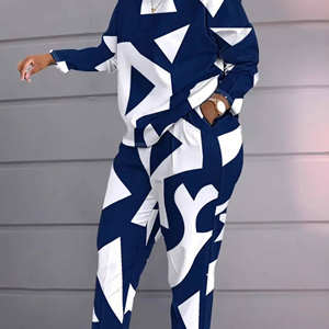 Ensemble de survêtement pour femme à capuche imprimé personnalisé, vente chaude 2025, décontracté, 2 pièces, couleur unie, respirant, séchage rapide, streetwear - Product Image 4