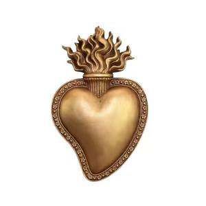 Milagros de Metal con Acabado Dorado, Sagrado Corazón con Diseño de Sol Radiante, para Colgar en la Pared de la Iglesia o el Hogar - Product Image 3