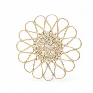 แผ่นรองจานหวายทำมือสไตล์เรียบง่าย ทำจากหวายธรรมชาติ สำหรับตกแต่งโต๊ะอาหารและตกแต่งภายในบ้าน - Product Image 2