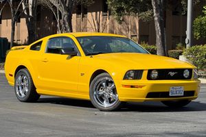 Ford Mustang GT Coupé 2006 d'occasion en bon état, sans réserve, 1 propriétaire jusqu'en 2025, boîte manuelle 5 vitesses, V8 4,6 litres, provenance Californie - Product Image 3