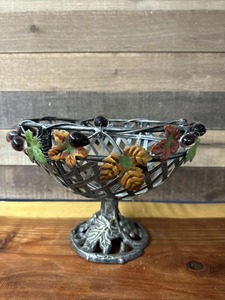 Tazón Decorativo Plateado con Base y Diseño de Hojas Coloridas para Mostrador de Cocina, Exhibición de Frutas o Uso Diario, de la India - Product Image 4