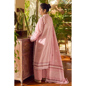 ชุดสูทผ้าลอนพิมพ์ลาย 3 ชิ้นสำหรับผู้หญิง พร้อมผ้าคลุมไหล่ รุ่น CL-62103 - Product Image 1