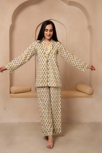 Conjunto de Pijama con Estampado Verde para Mujer, Pijama de Algodón Puro con Camiseta Estampada y Pantalones - Product Image 3