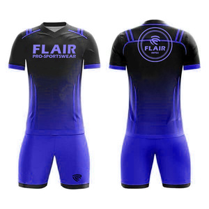 Kits de football rétro conçus sur mesure Uniformes de maillot de football pour enfants de haute qualité pour hommes - Product Image 4