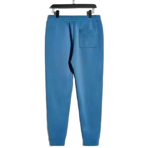 ชุดวอร์มผู้ชายสำหรับฤดูหนาว คุณภาพพรีเมียม เป็นมิตรกับสิ่งแวดล้อม แบบสวมหัว สีพื้น พร้อมตัวเลือกการปรับแต่ง ราคาแข่งขัน จากปากีสถาน - Product Image 4