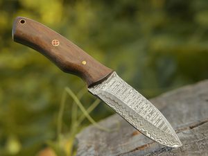 มีดล่าสัตว์ทำด้วยมือด้ามไม้วอลนัทพร้อมปลอกหนังมีดสำหรับตั้งแคมป์สไตล์คาวบอย - Product Image 5